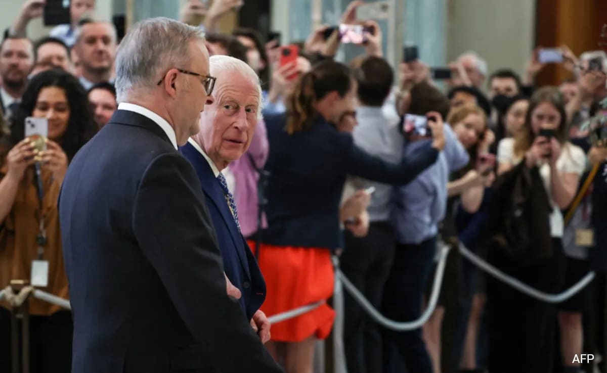 "Devolva nossa terra": legislador australiano questiona o rei Charles no parlamento