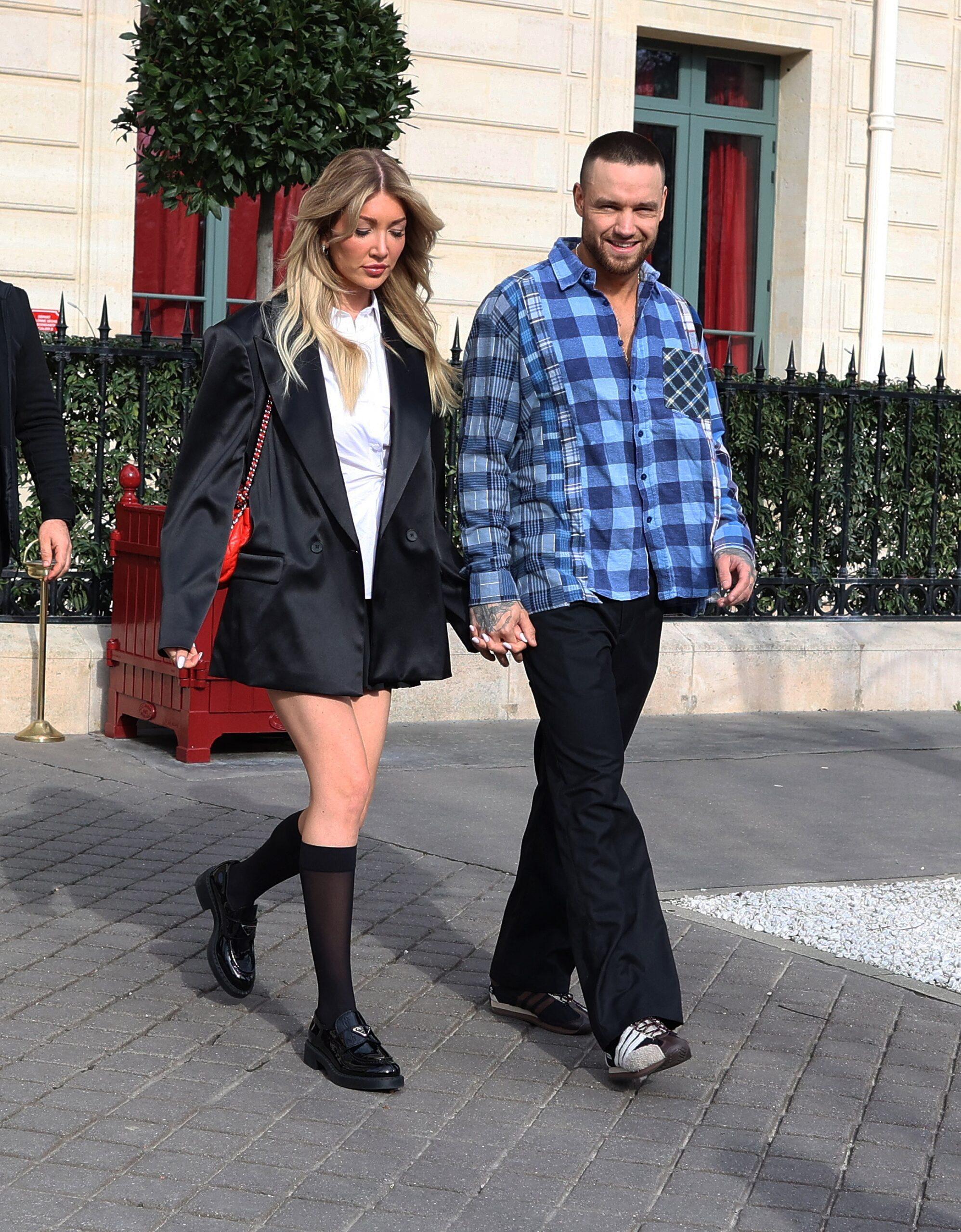 Liam Payne e sua namorada Kate Cassidy em Paris durante a Fashion Week em 1º de março de 2024.