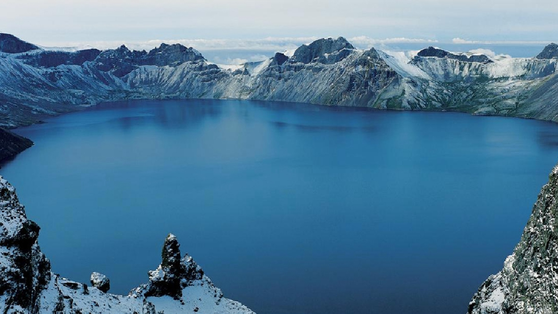 Como uma erupção vulcânica catastrófica na fronteira com a Coreia do Norte criou o 'Lago do Céu'