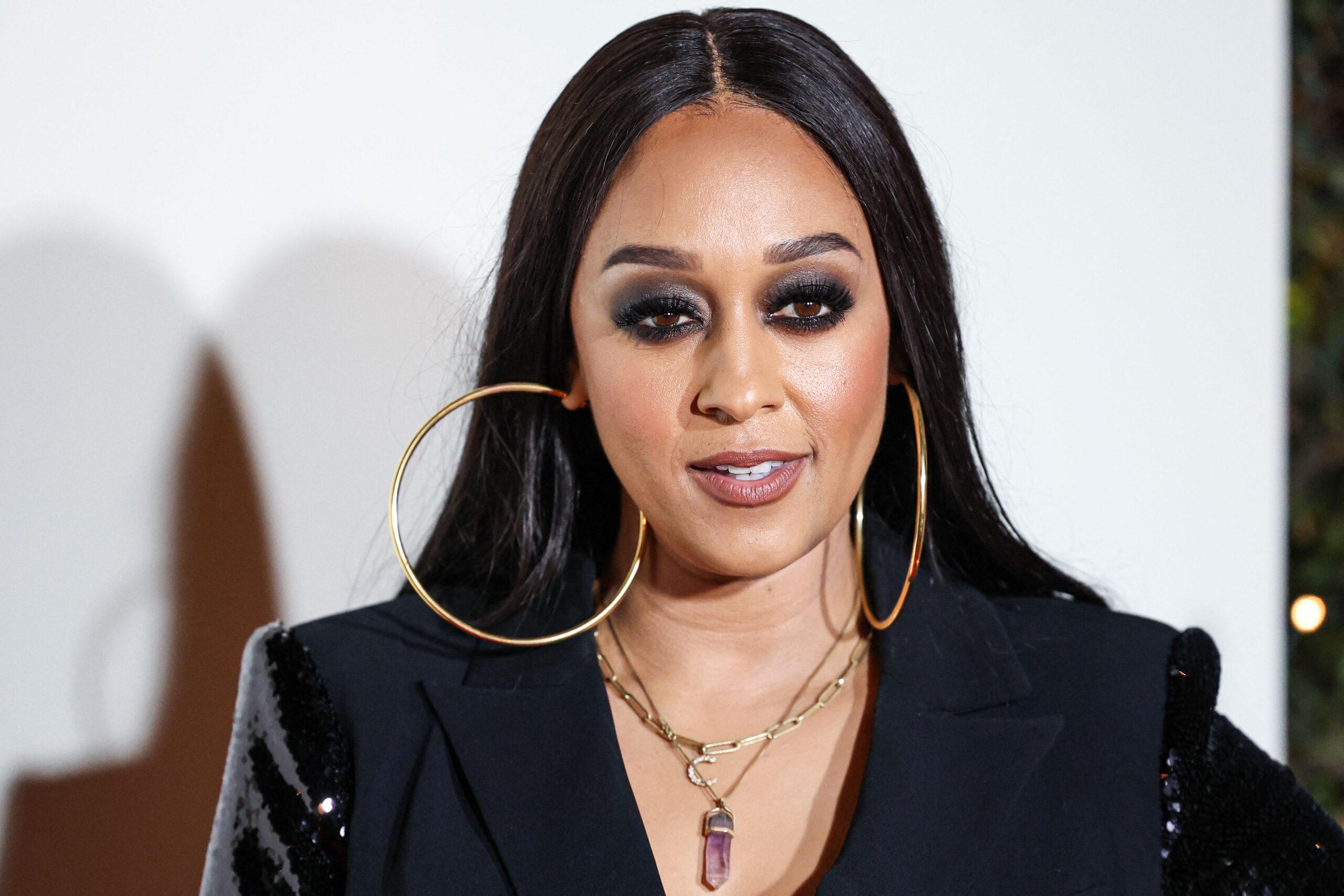 Tia Mowry em uma festa da Revolve