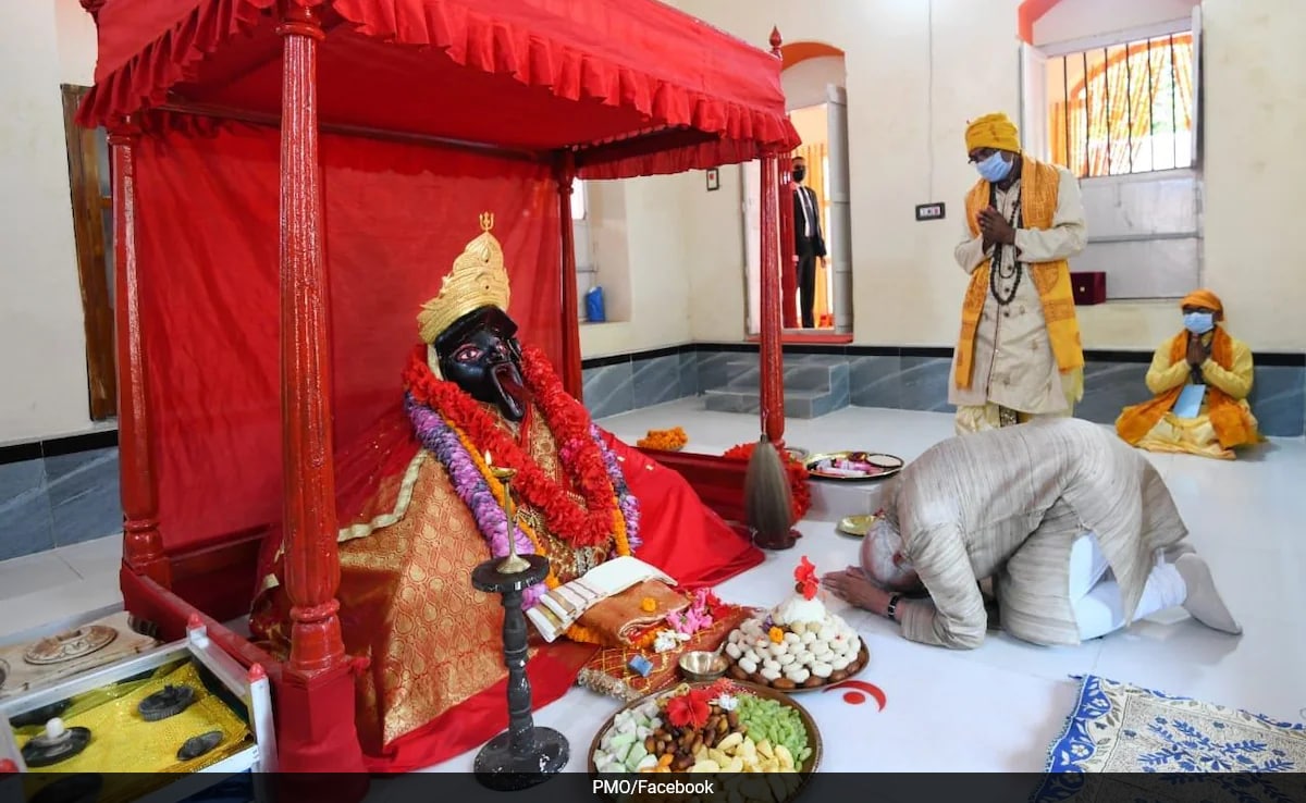 Coroa da Deusa Kali, presenteada pelo PM Modi, roubada do Templo de Bangladesh