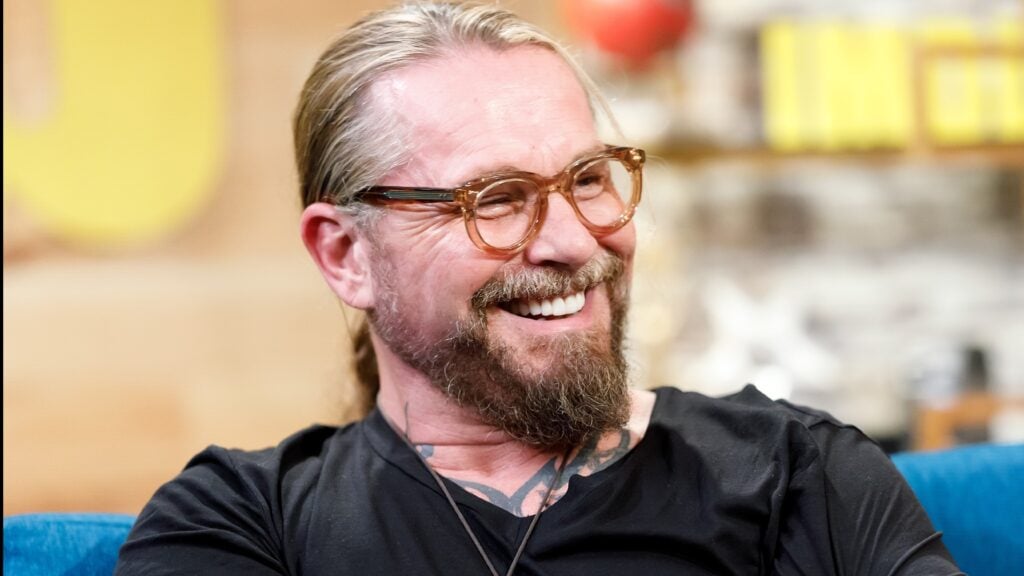 O roteirista Kurt Sutter visita 'The IMDb Show' em 24 de outubro de 2018 em Studio City, Califórnia. Este episódio de 'The IMDb Show' vai ao ar em 1º de novembro de 2018.