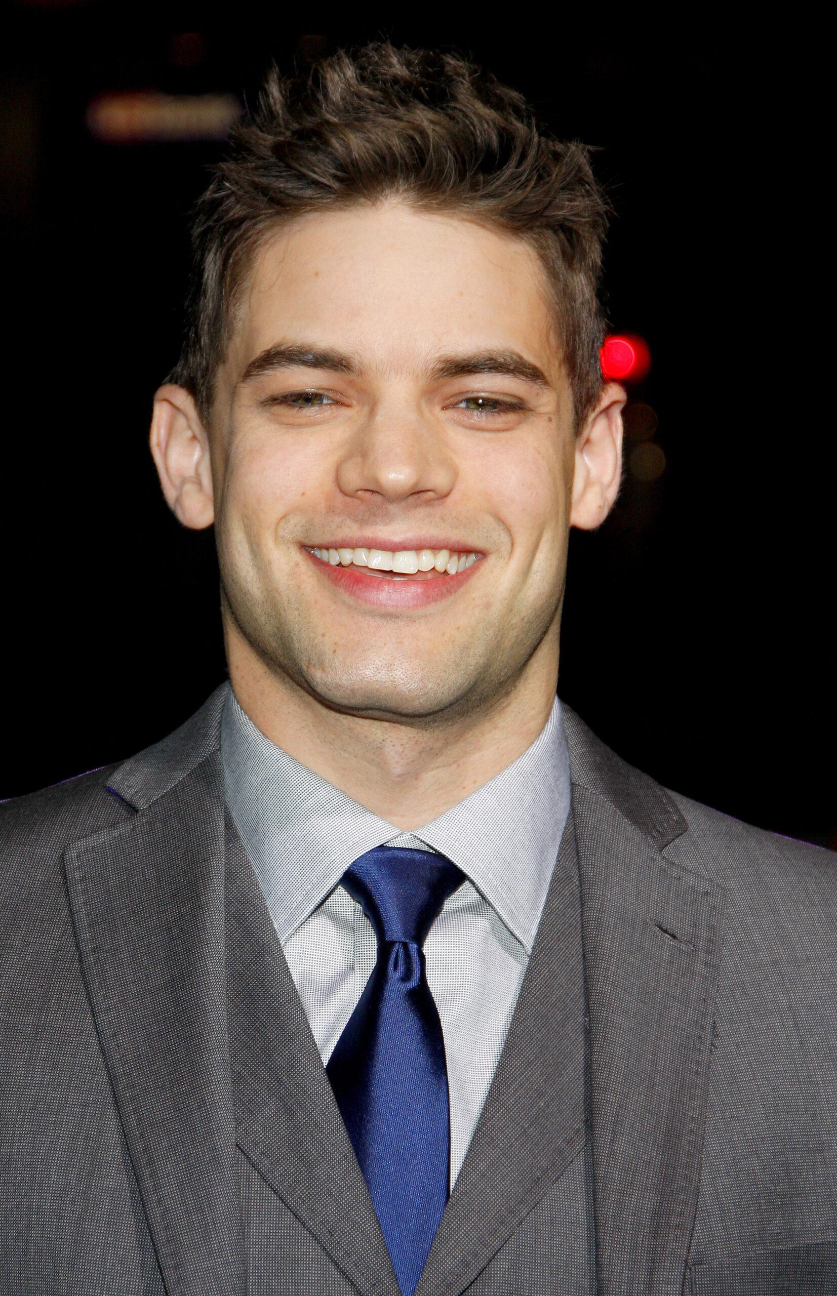 Jeremy Jordan na estreia de 'Joyful Noise' em Los Angeles