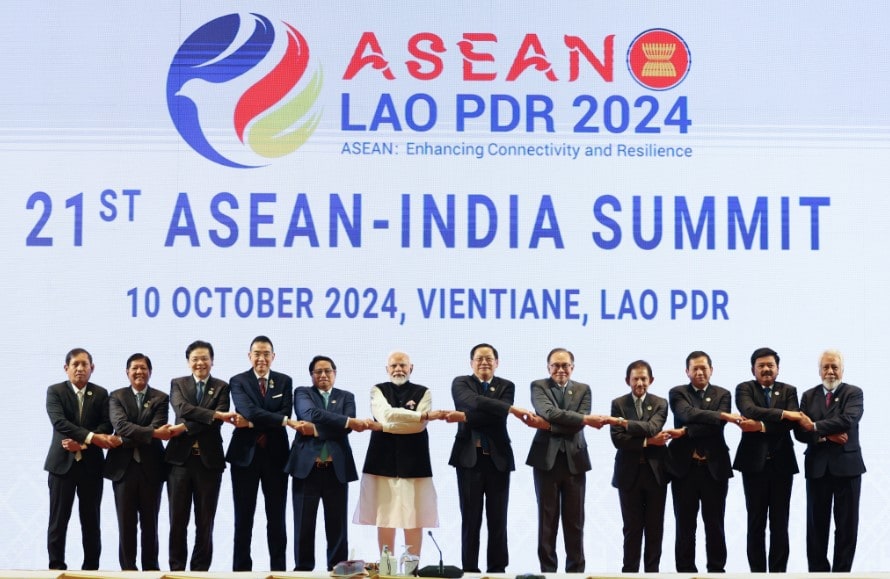 Com foco na política 'Act East', PM Modi encontra os principais líderes asiáticos no Laos