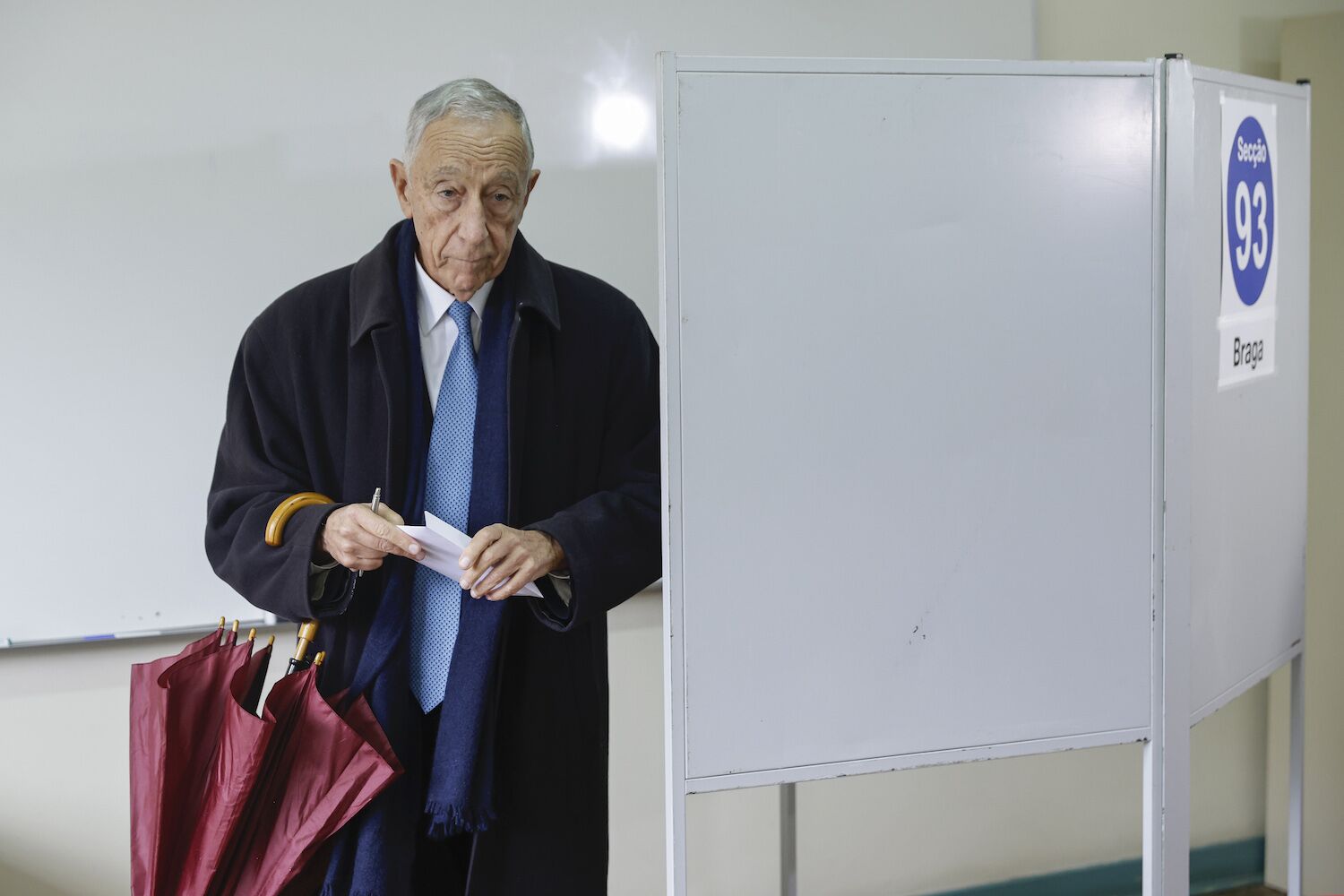 Email inútil, 14 candidatos, e se desistir? Três pontas soltas do voto antecipado