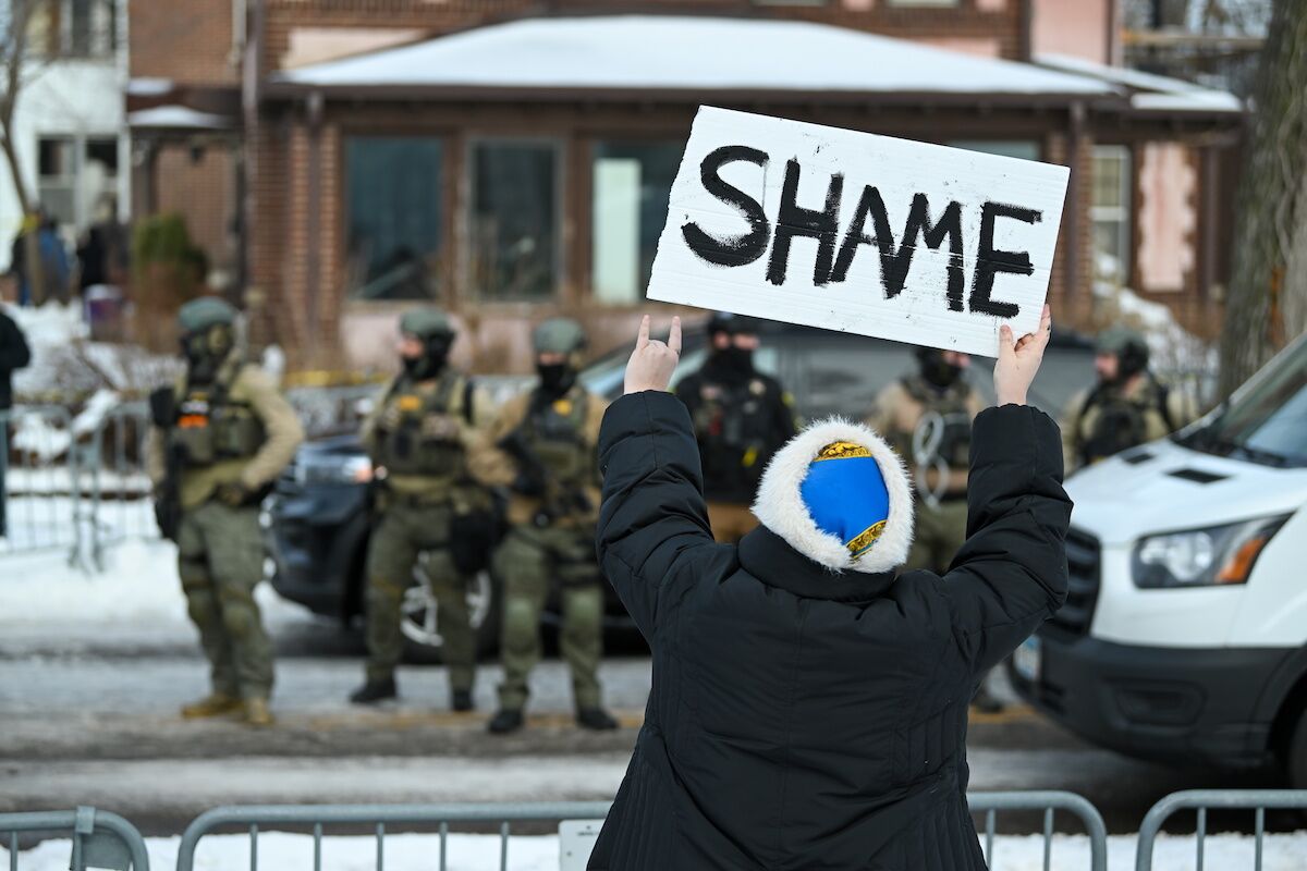 ICE: comandante deposto; EUA destacam agentes para Jogos Olímpicos de Inverno… em Itália