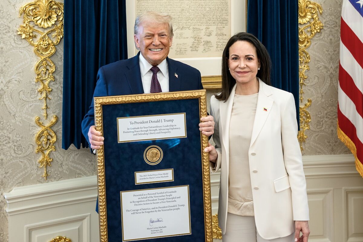 “Não podia”, mas Corina Machado deu mesmo o Nobel da Paz a Trump