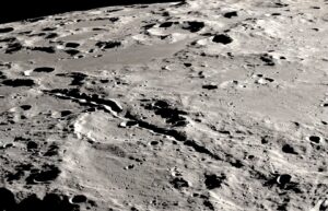 Para estudar o gelo ancestral da Lua, temos primeiro de o poluir