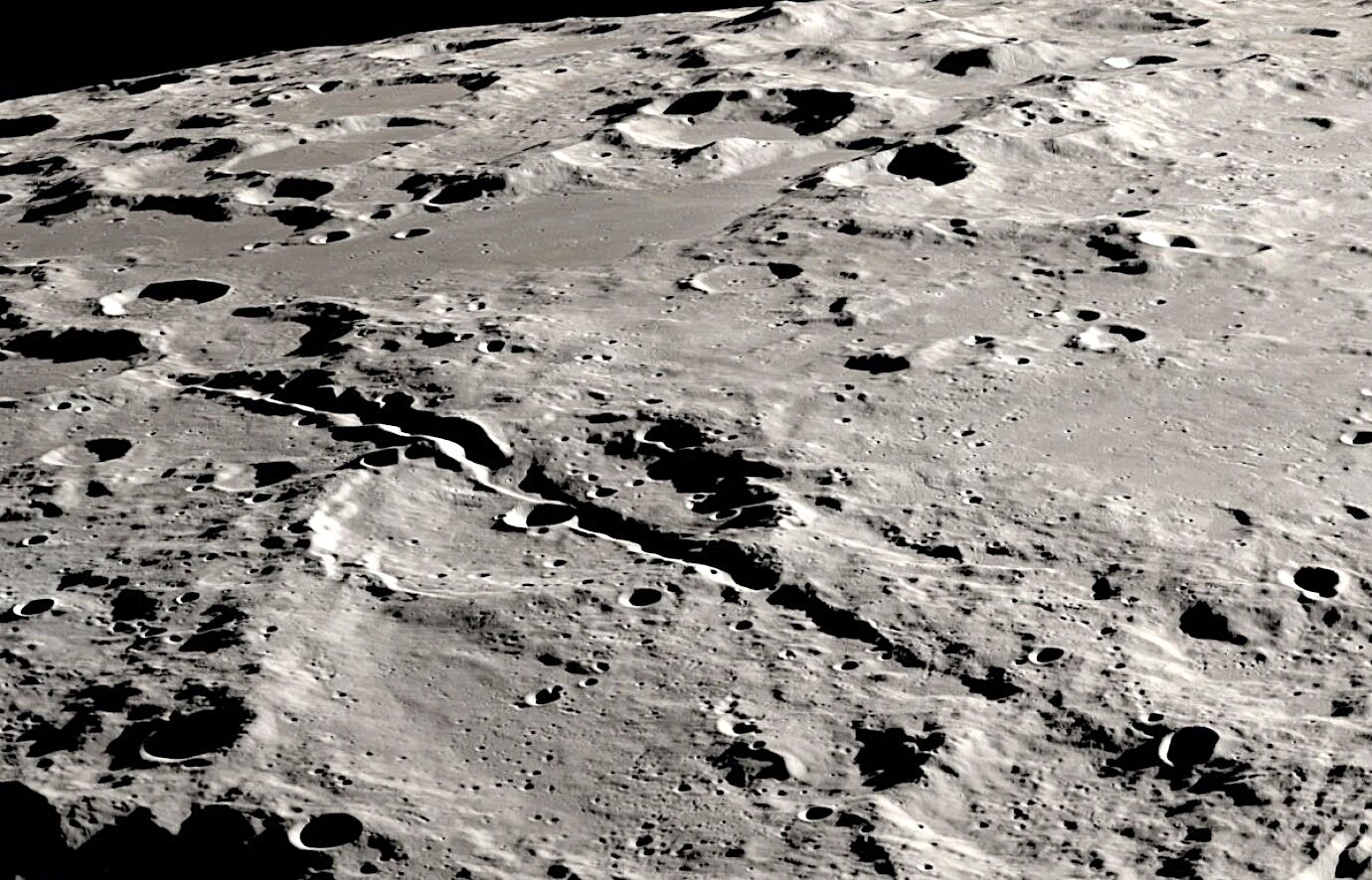 Para estudar o gelo ancestral da Lua, temos primeiro de o poluir