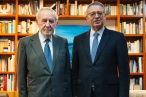 Ramalho Eanes e Gouveia e Melo também votam Seguro