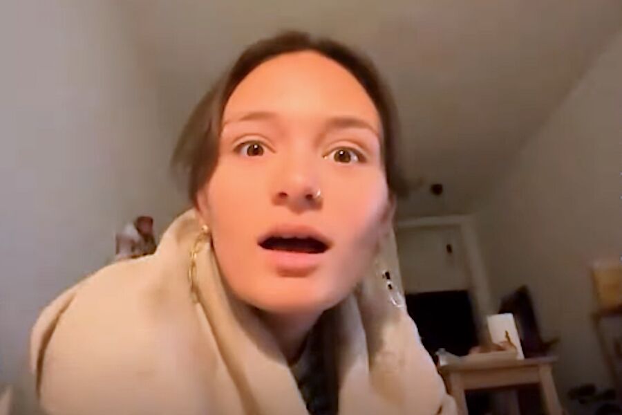 Israelita assiste no sofá a reportagem sobre a sua morte nos protestos no Irão. “Que se passa?!”