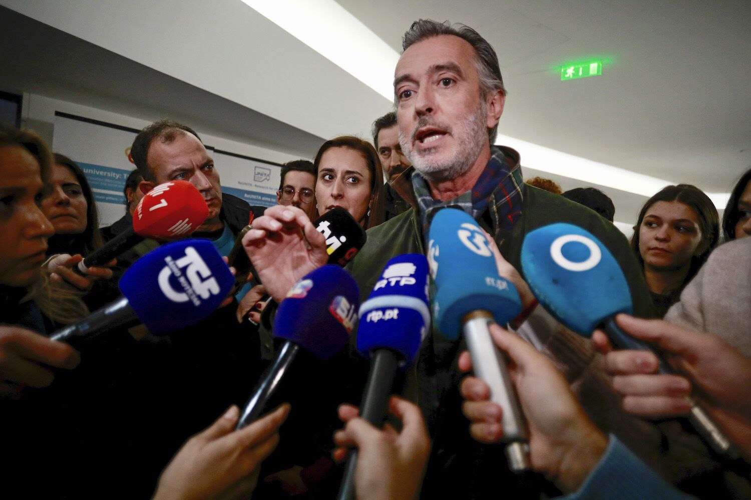 Cotrim nega assédio sexual; 30 mulheres defendem candidato