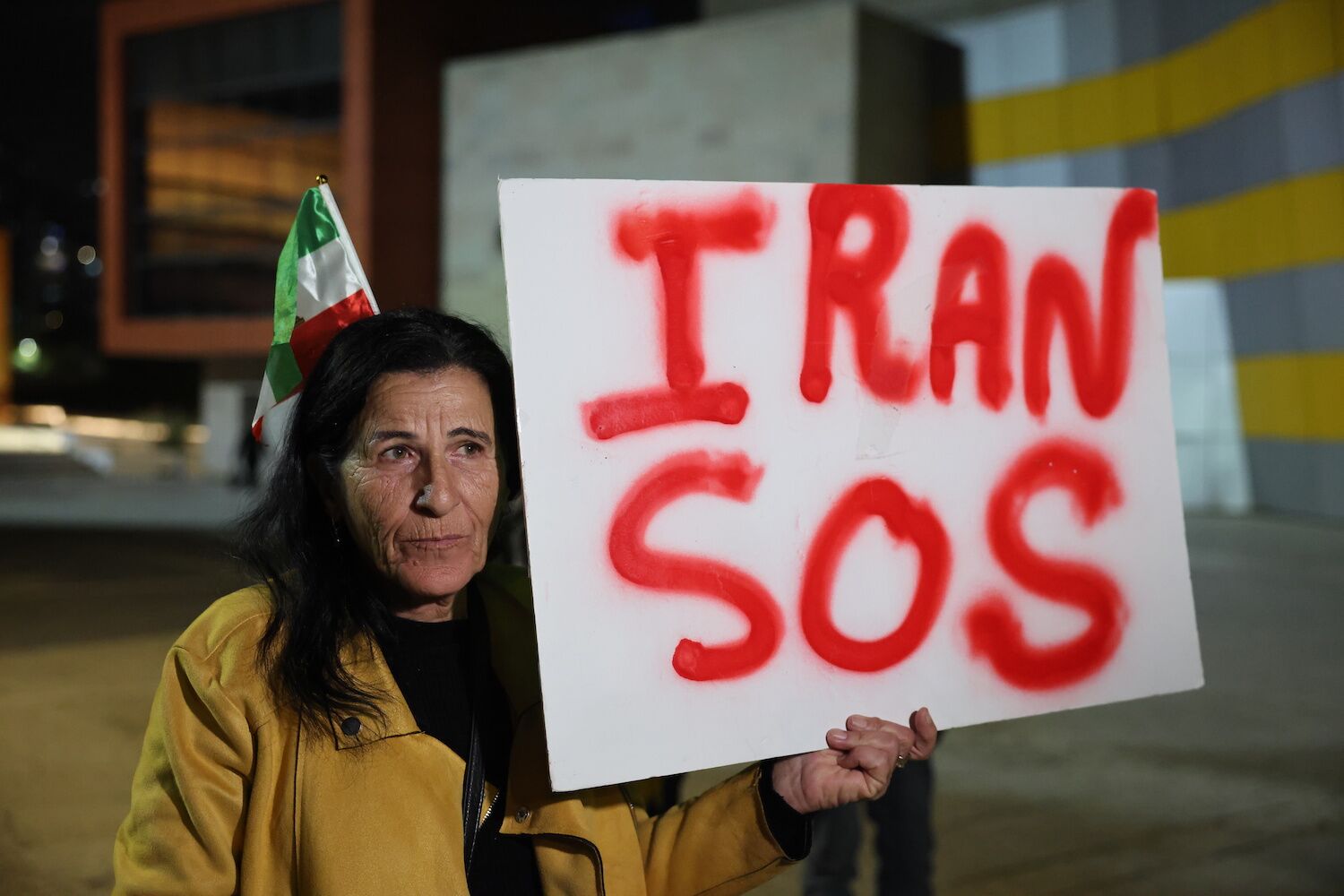 “Esmaguem-nos, disparem a matar”. Terão morrido 30 mil pessoas em dois dias no Irão