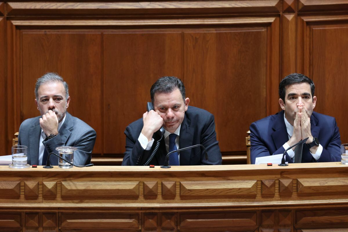 Tempestade perfeita para Montenegro, a “noz” apertada pelos dois lados