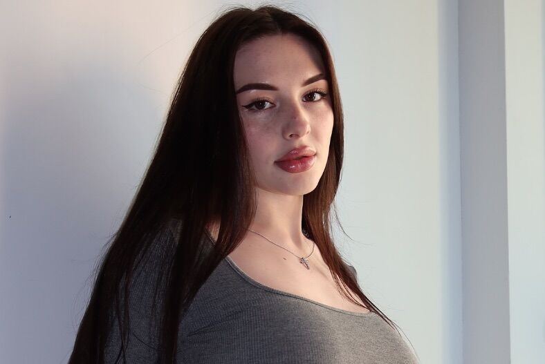 Saiu da Rússia no dia 17. A lei mudou no dia 20. Não conseguiu voltar no dia 25