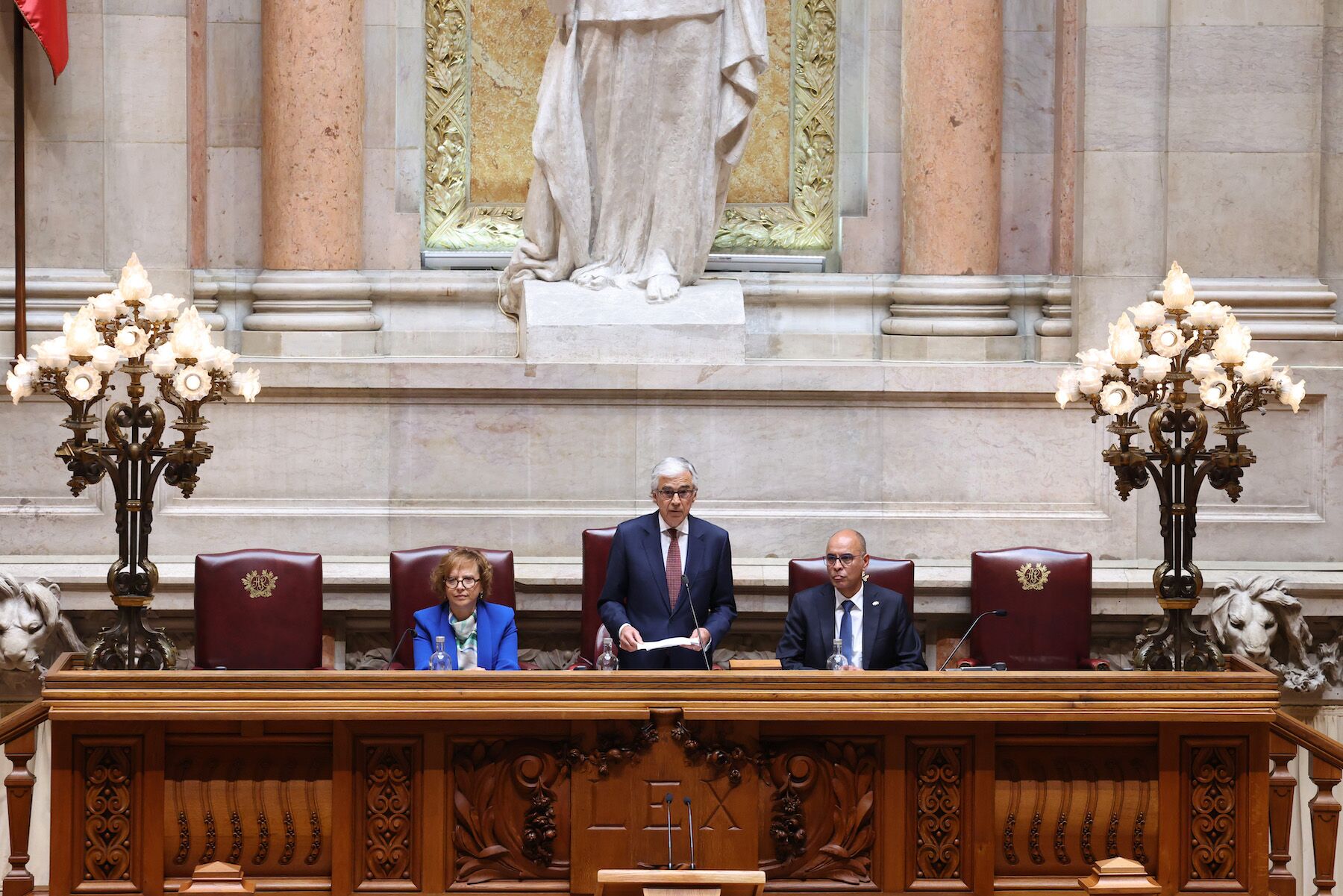 Há erros de dezenas de milhões de euros na conta da Assembleia da República