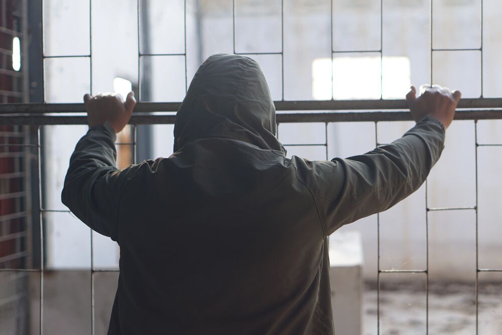 Sem-abrigo furta malas do aeroporto e carro da CML e assalta edifício da autarquia com “chave falsa”