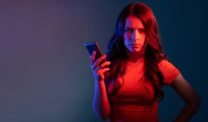 Criador de uma app de spyware descobriu (da pior forma) que “apanhar traidores” é ilegal