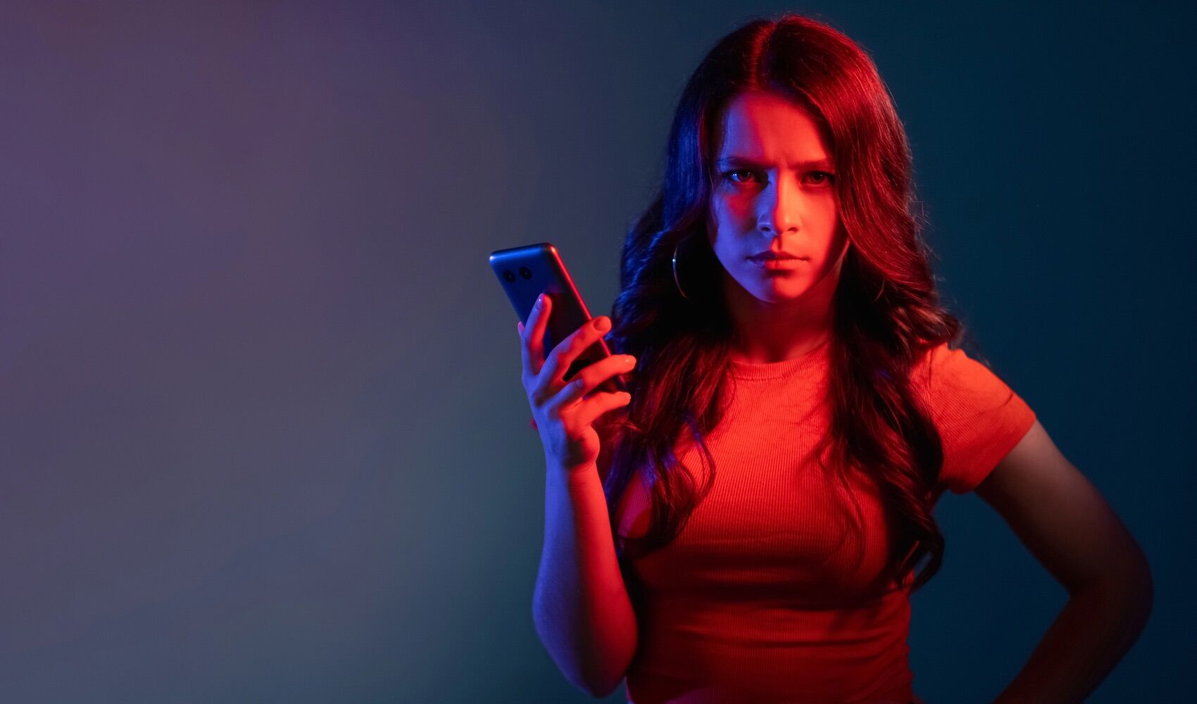 Criador de uma app de spyware descobriu (da pior forma) que “apanhar traidores” é ilegal