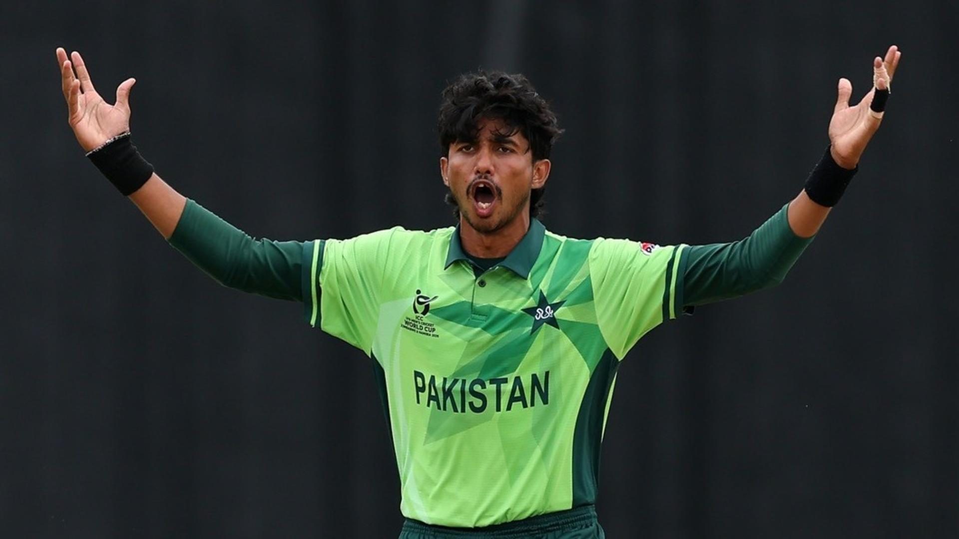 Nove Wickets às 9,88: Paquistão Pace Sensation, de 17 anos, estrela na primeira rodada da Copa do Mundo Sub-19