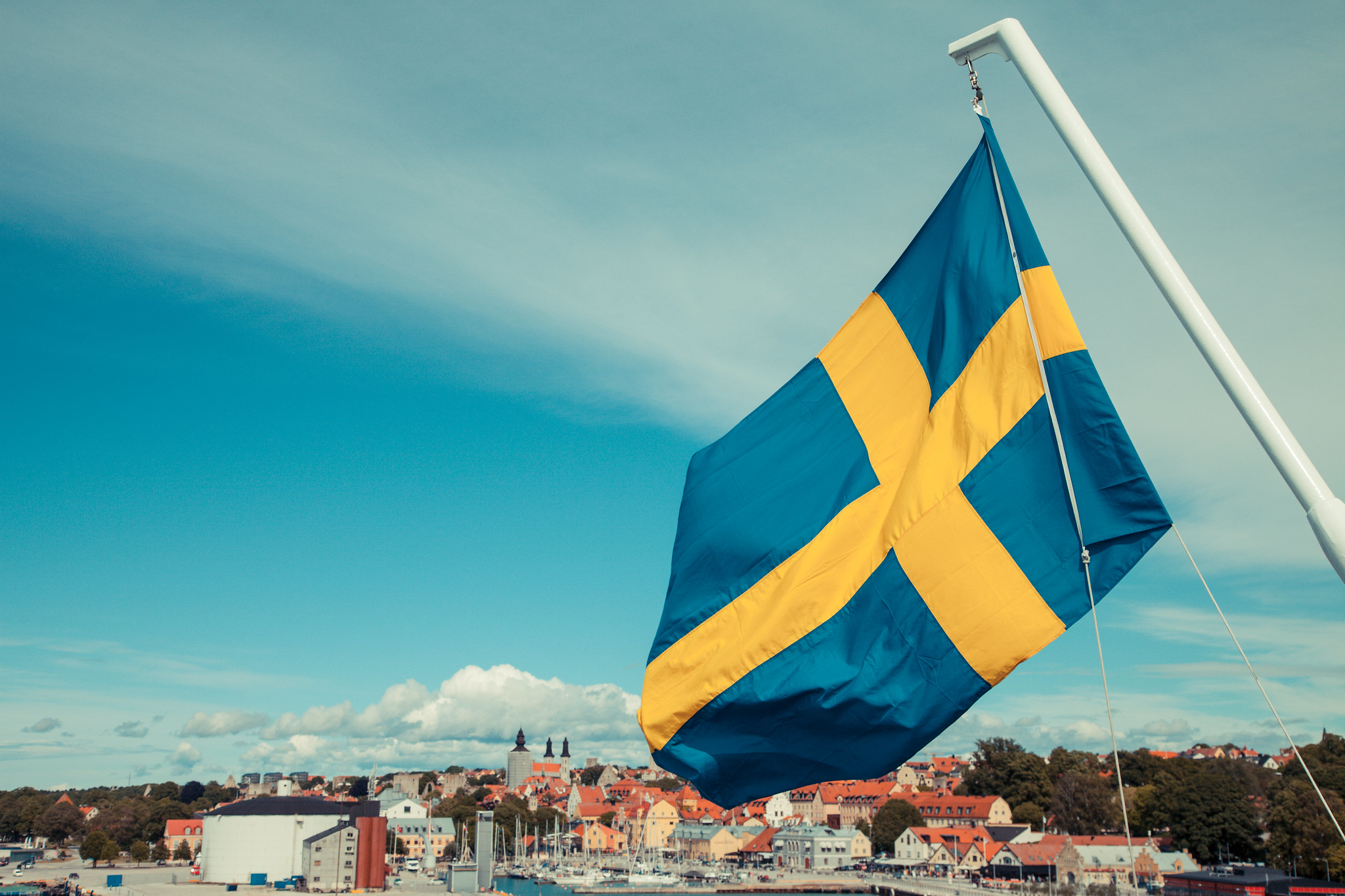 Governo da Suécia quer permitir prisão a partir dos 13 anos. Autoridades “torcem nariz”