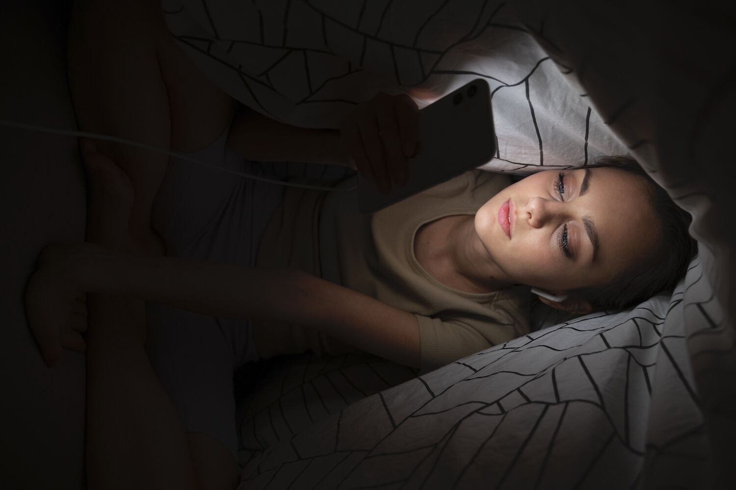 Sente um pico de energia pouco antes de ir dormir? Há uma explicação científica