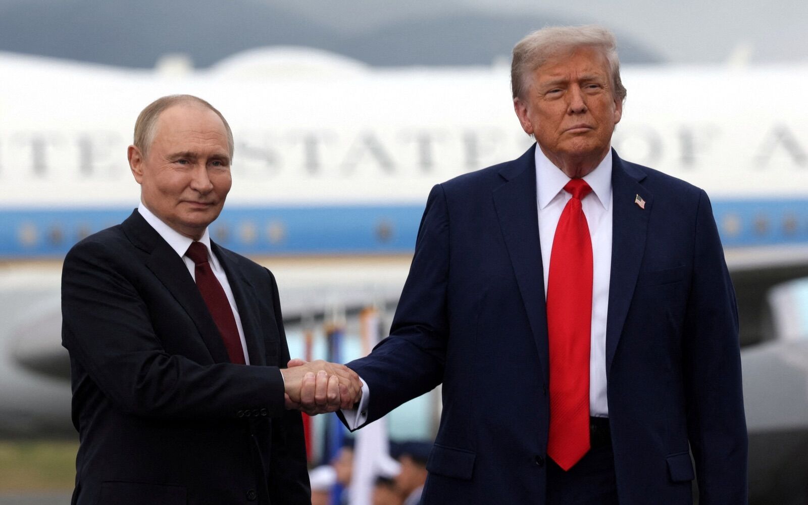Trump pediu a Putin o fim dos ataques a cidades da Ucrânia; disse que Putin concordou