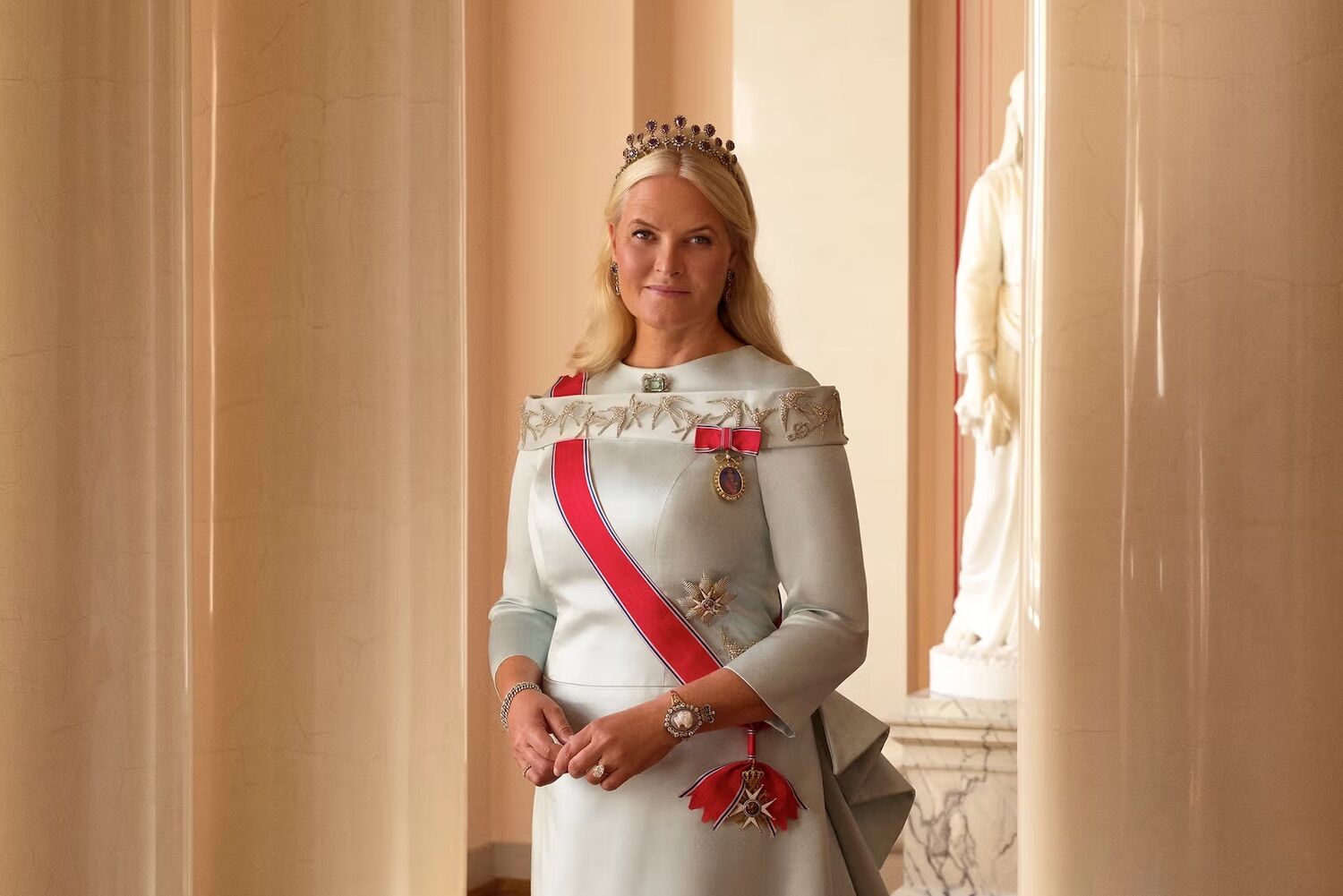 princesa da Noruega pede desculpa