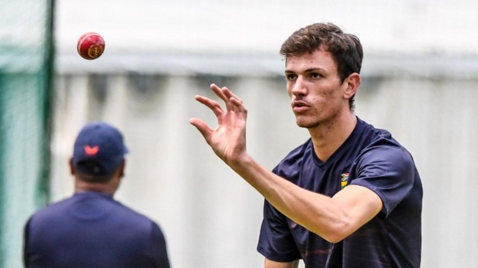 Brother Of Star South Africa All-Rounder brilha com oito postigos no melhor esforço de carreira de primeira classe