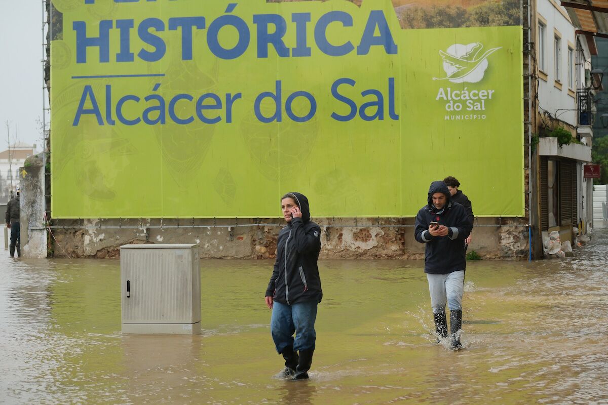 Resgatadas 89 pessoas da cheia do rio Sado em Alcácer do Sal. “Nada há a fazer contra a Natureza”