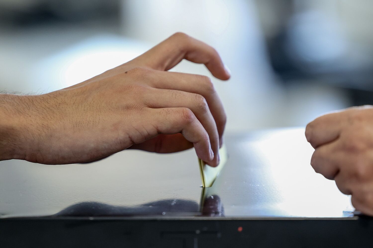 Projeções das televisões apontam para abstenção entre 37,5 % e 48%