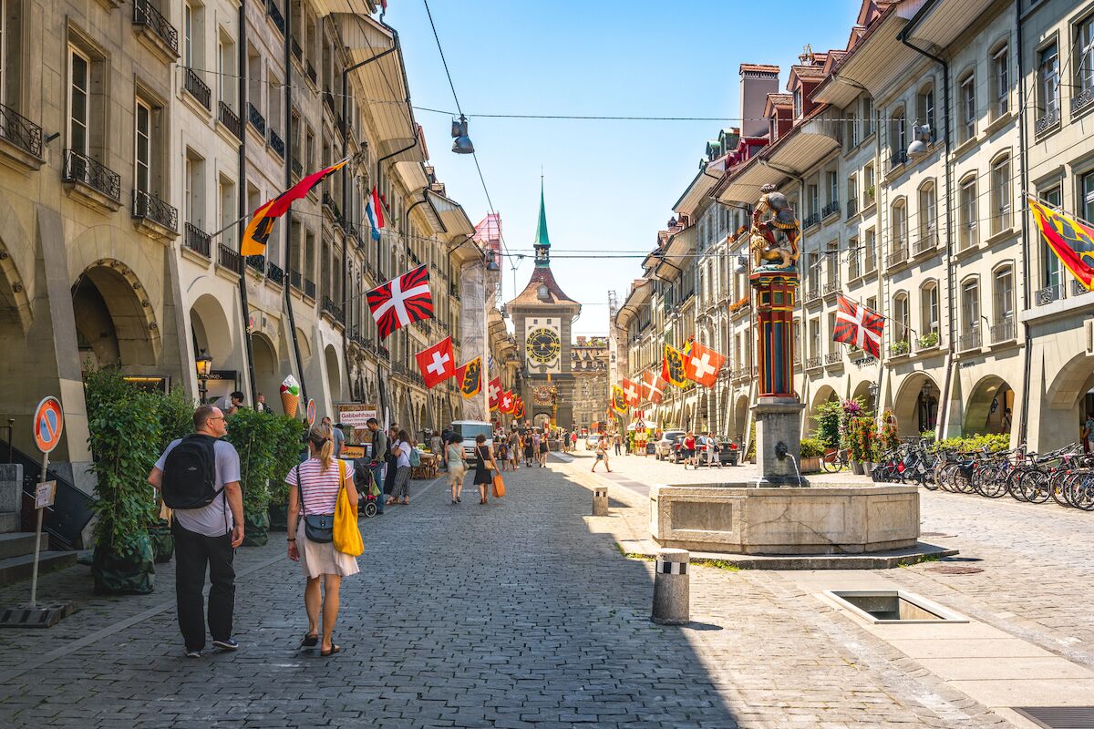 Extrema-direita na Suíça quer limitar população a 10 milhões. Proposta vai a referendo