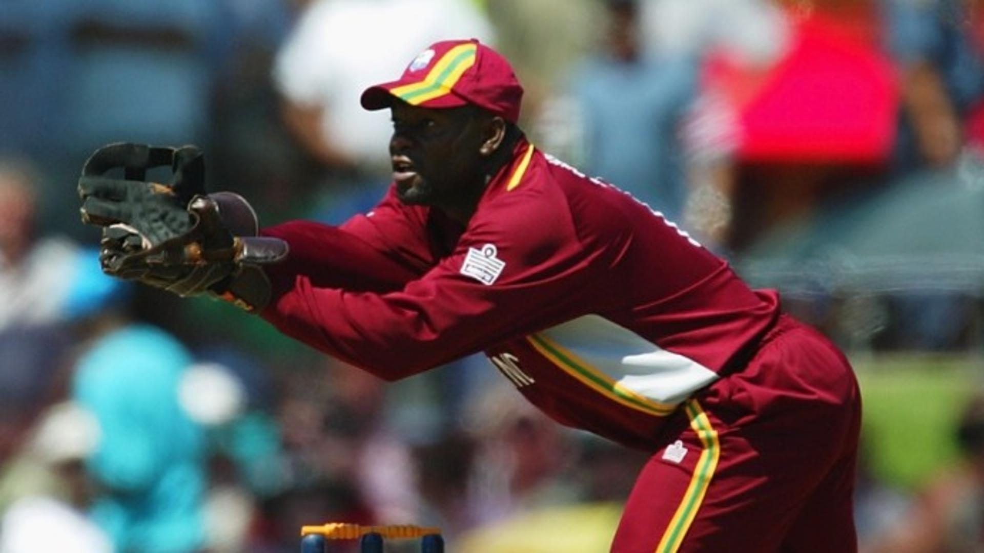 Você se lembra de quando um guarda-postigo foi suspenso por não acertar um batedor corretamente?