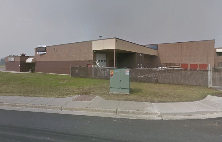 Mulher mata nove pessoas em escola e casa no Canadá. Há 27 feridos