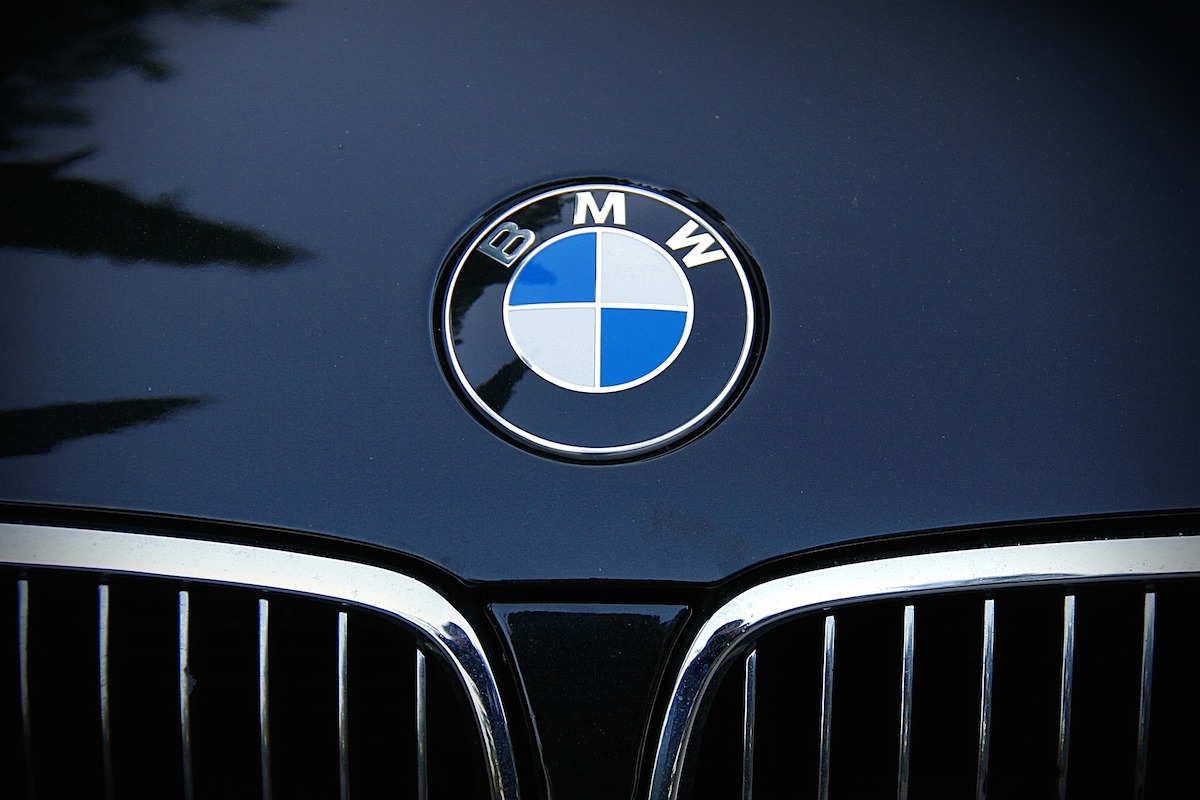 BMW recolhe centenas de milhares de carros