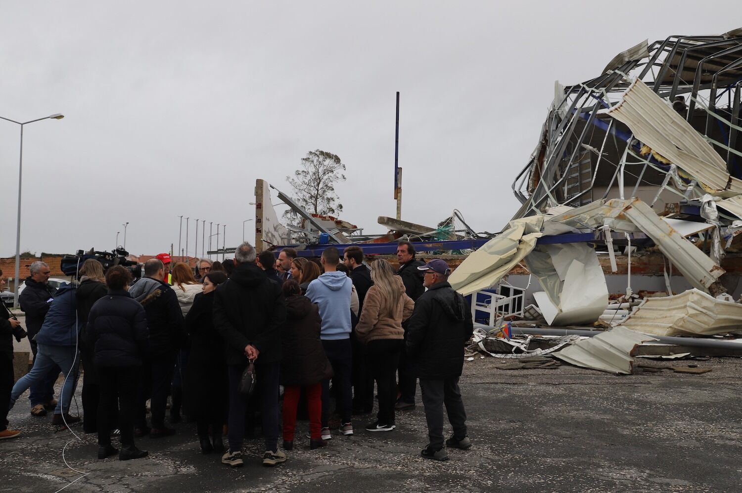 roubam cabos e não dão “valor” ao que se passa⁩