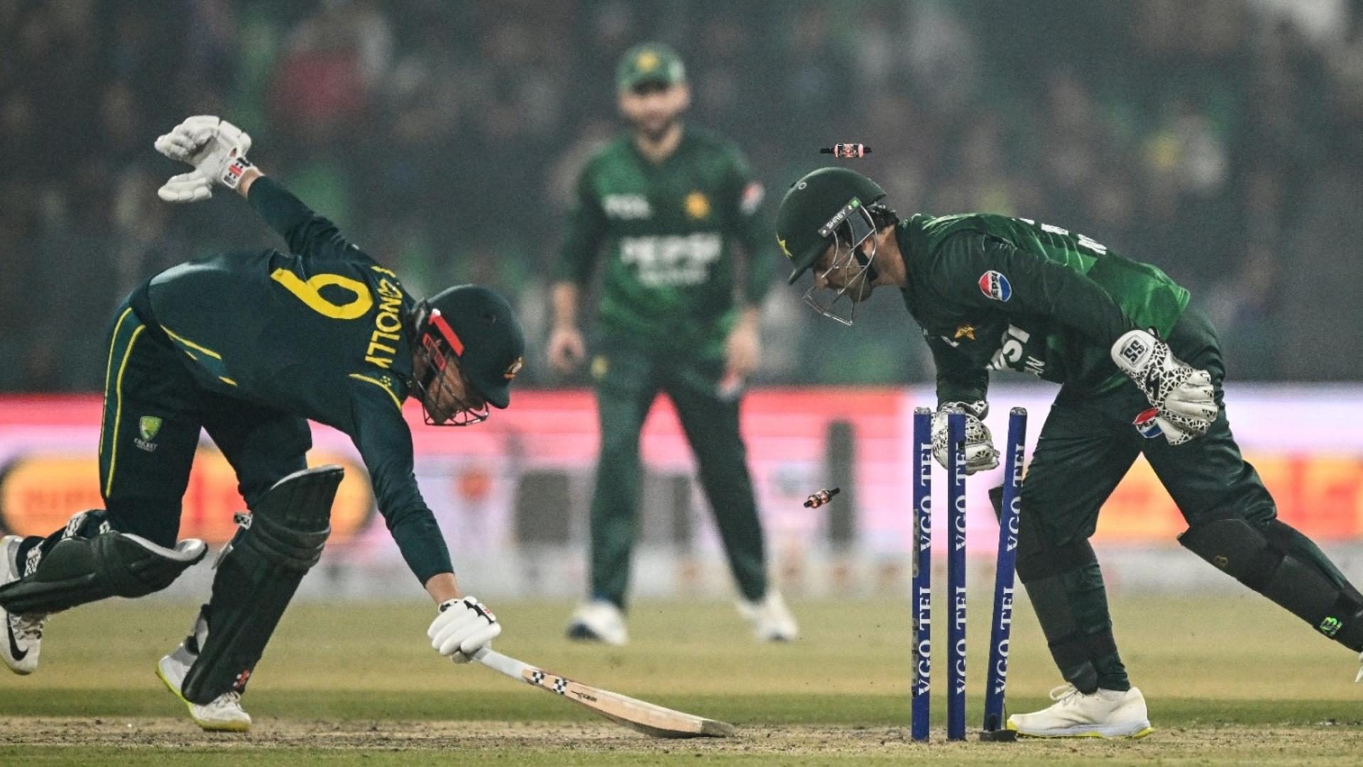 Fora ou não fora? Um olhar mais atento sobre a perplexidade de Khawaja Nafay no 3º T20I