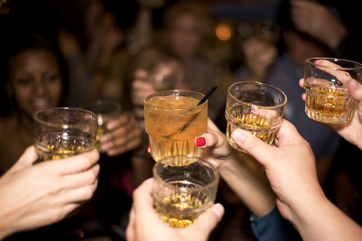 Bar em Tóquio proíbe entrada a clientes com mais de 40 anos. “Queixam-se demasiado”