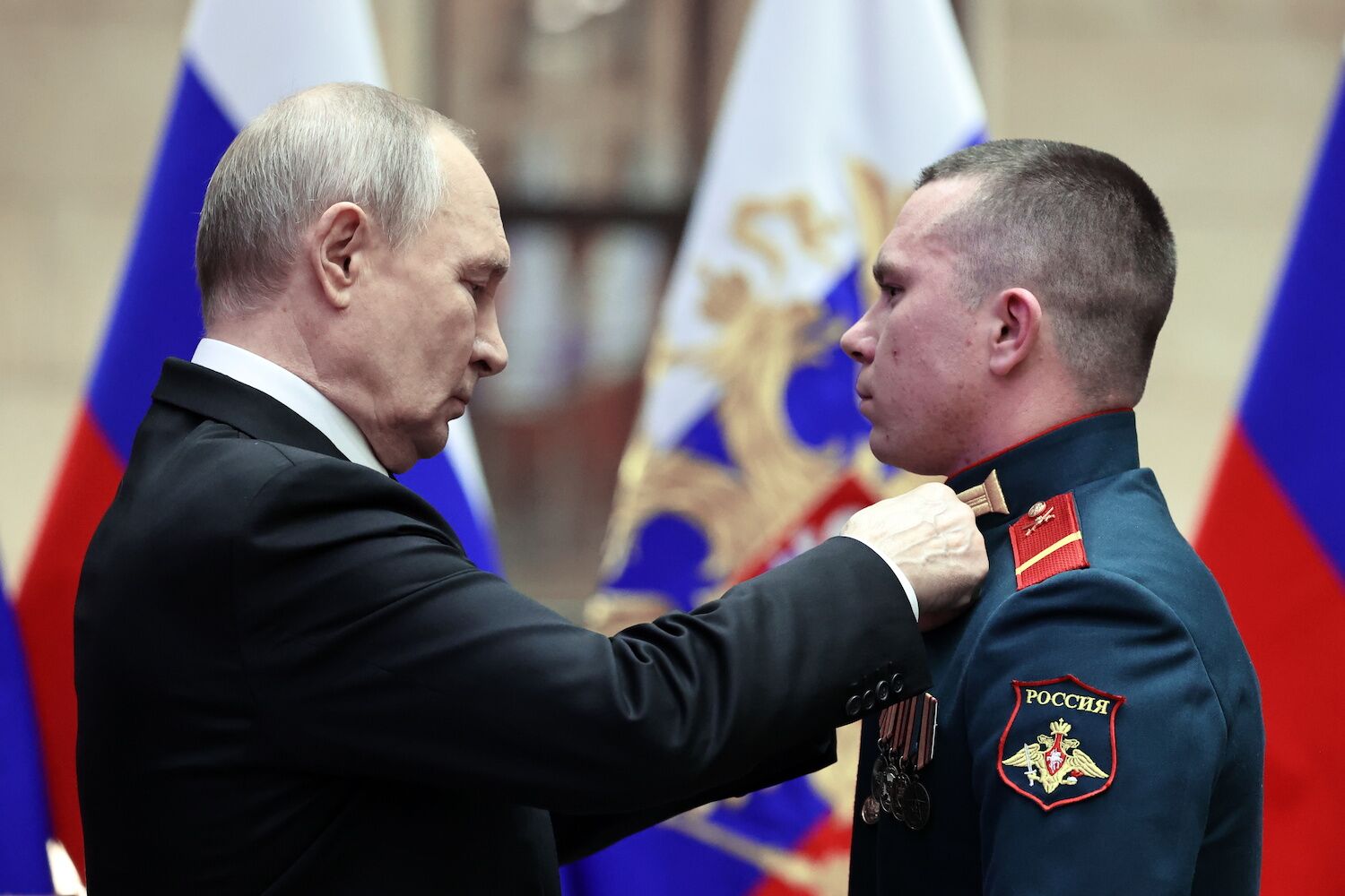 os serviços secretos da Rússia estão a ter muitas ajudas de fora