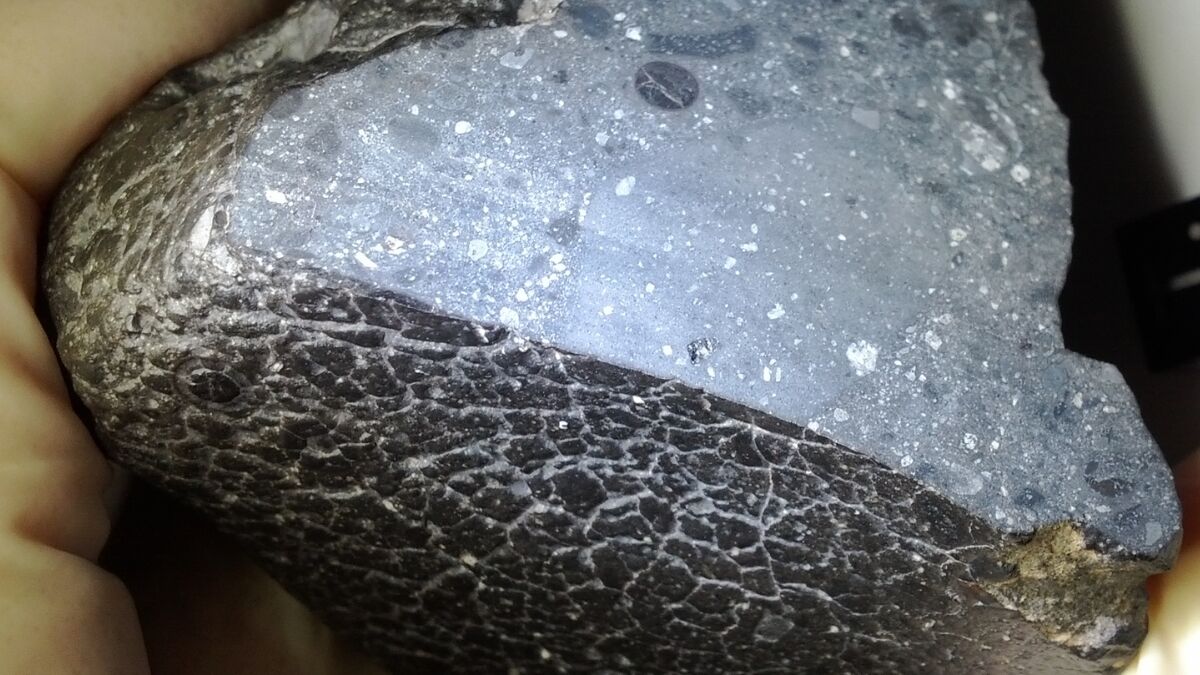 Uma rocha negra de Marte revela algo surpreendente